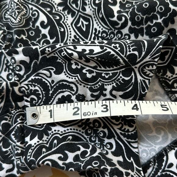 Ann Taylor Signature Shorts Size 10 Black White Damask Pattern 4.5" Inseam - Picture 8 of 9